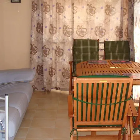Admiral Apartment *