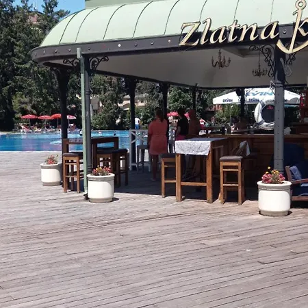 Admiral Golden Sands